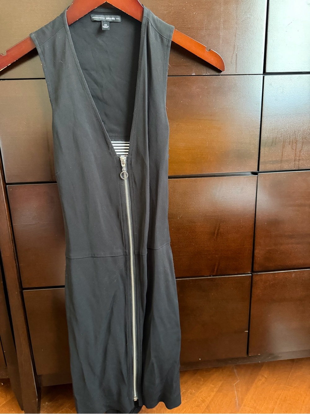 Dolce Vita Black Zip-Front Sleeveless Dress